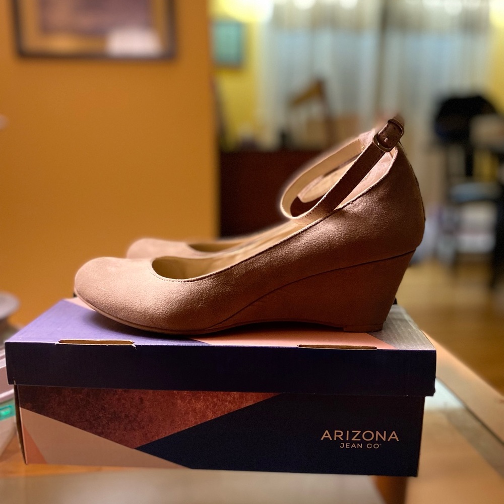 Arizona Taupe 2 in Wedge Heels